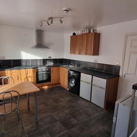 En Suite Room With Kitchen Facilities นอตติงแฮม ภายนอก รูปภาพ
