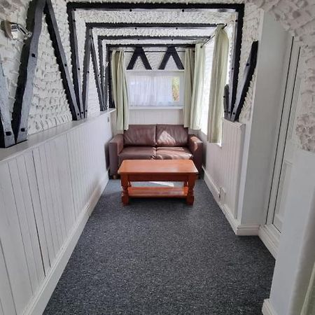 En Suite Room With Kitchen Facilities นอตติงแฮม ภายนอก รูปภาพ