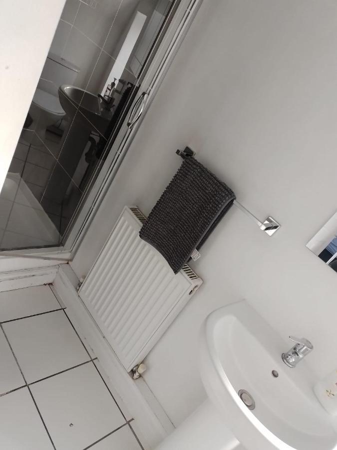 En Suite Room With Kitchen Facilities นอตติงแฮม ภายนอก รูปภาพ